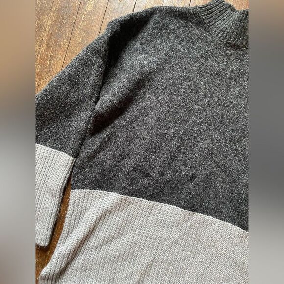 Michael Kors Gray Colorblock Mock Neck Sweater Size MD - Picture 2 of 7